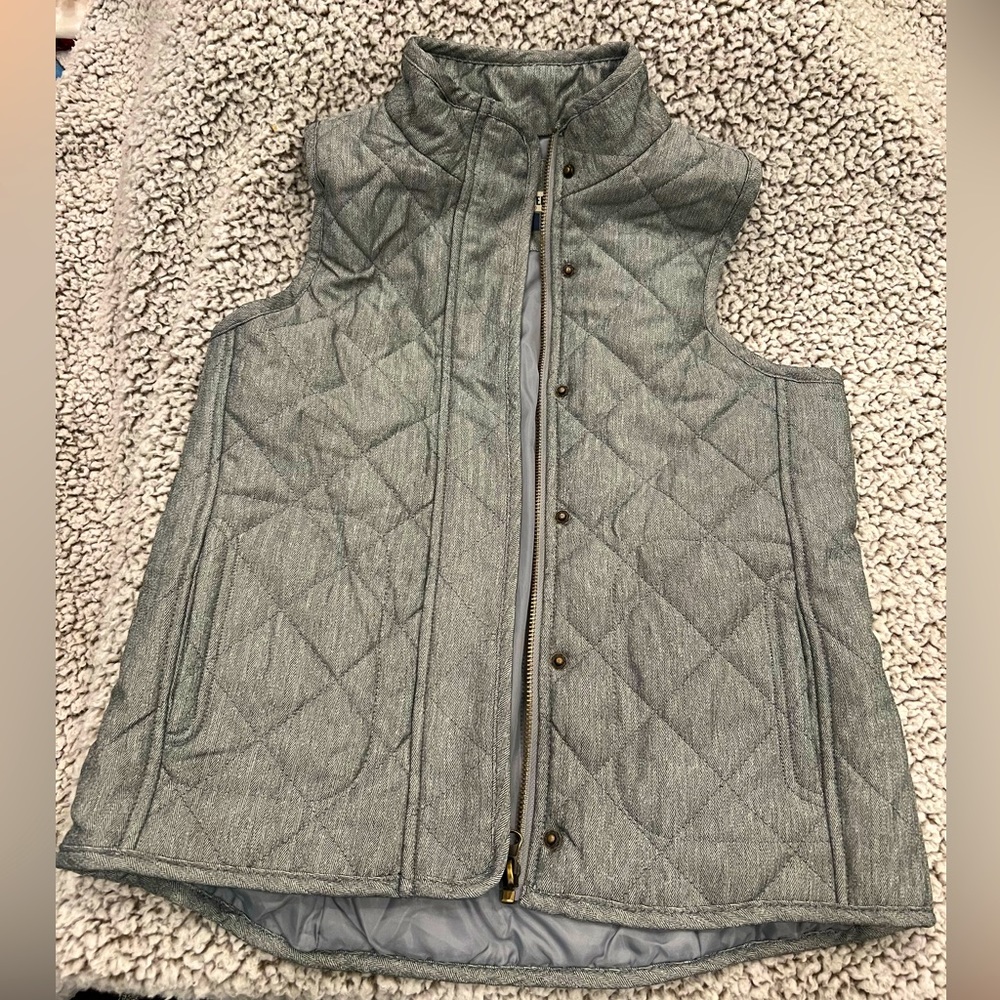 NWOT Magellan Girls Vest. Quilted herringbone gray.